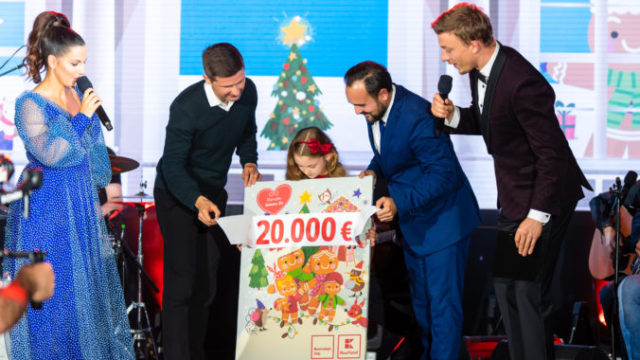 496891_aby rodiny mohli zostat spolu kaufland odovzdal sek so sumou 20 000 eur 676x451.jpg