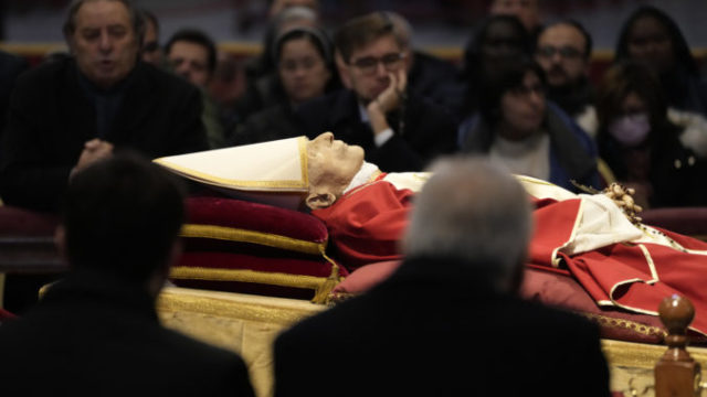 498123_vatican_obit_benedict_xvi_55641 7e648923d4d64dc2b9c06417c1195843 676x451.jpg