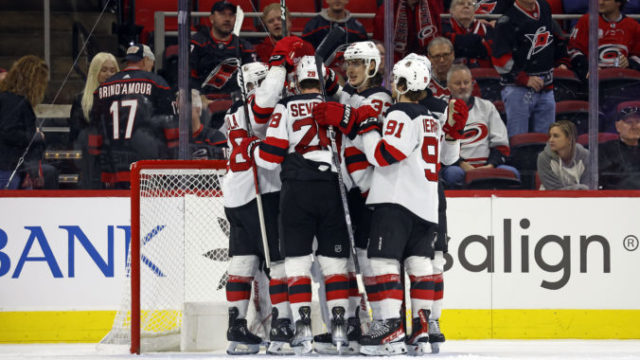 498448_devils_hurricanes_hockey_61236 2a9e1ce9dfec4da4a081fbf0387077cd 676x451.jpg