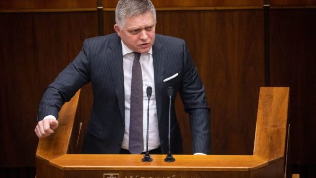 499251_robert fico 2 676x451.jpg