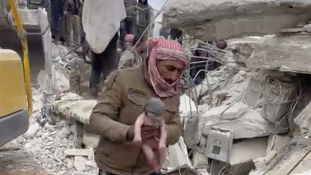 499889_syria_turkey_earthquake_newborn_rescue_71171 7aa791dc79f34d748ddc2776b9db5bda e1675846646390 676x511.jpg