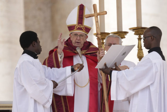 502337_vatican_pope_palm_sunday_73135 676x451.jpg