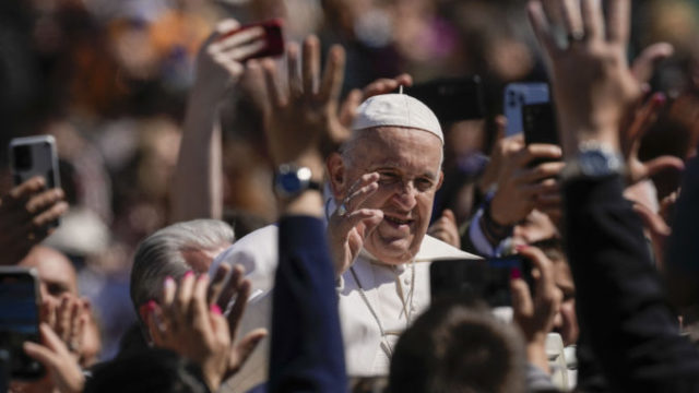 502616_vatican_pope_easter_41457 676x468.jpg