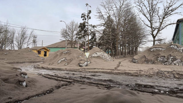 502688_russia_volcanic_eruption_28098 676x508.jpg