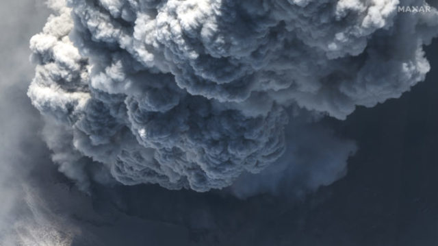 502834_russia_volcanic_eruption_14042 676x379.jpg