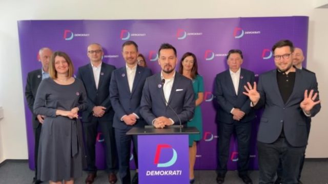 504293_demokrati 676x362.jpg