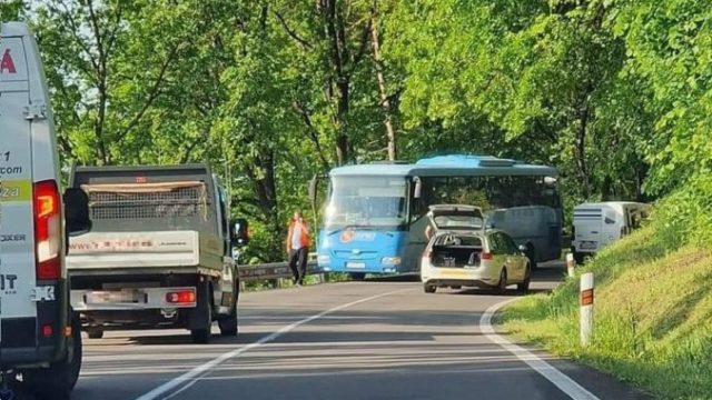 504609_nehoda autobus auto bojnice 676x432.jpg