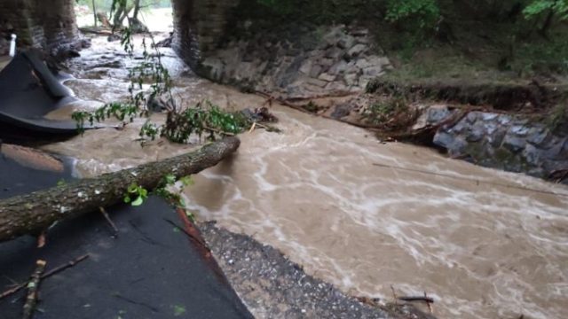 504656_dazd burky hasici 676x507.jpg