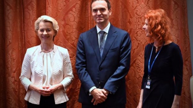505053_ursula von der leyen ludovit odor livia vasakova globsec 2023 676x451.jpg