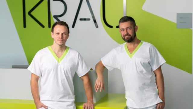 505419_krau clinic zakladatelia 676x449.jpg
