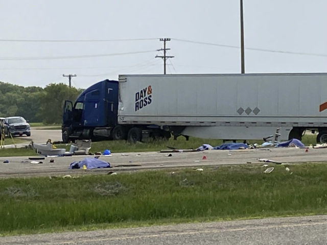 505822_canada_highway_crash_04172 676x507.jpg