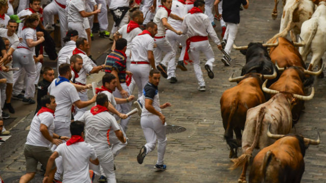 506862_spain_running_of_the_bulls_75114 676x451.jpg