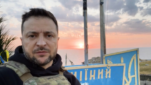 506884_volodymyr zelenskyj 676x438.jpg