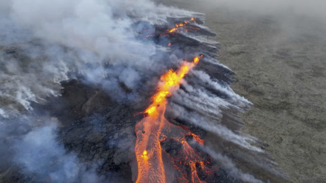 507021_iceland_volcano_00683 676x389.jpg