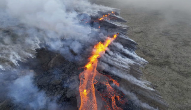 507021_iceland_volcano_00683 676x389.jpg