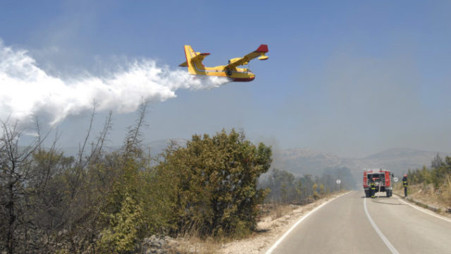 507174_europe_firefighting_planes_38022 676x453.jpg