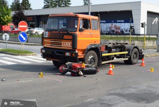 507211_nakladne auto motocyklista 676x454.jpg