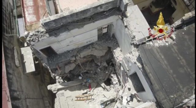 507271_italy_building_collapse_77181 676x374.jpg