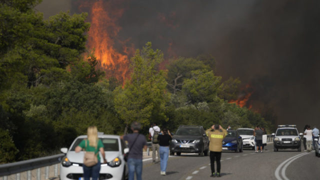 507355_greece_wildfires_11097 676x451.jpg