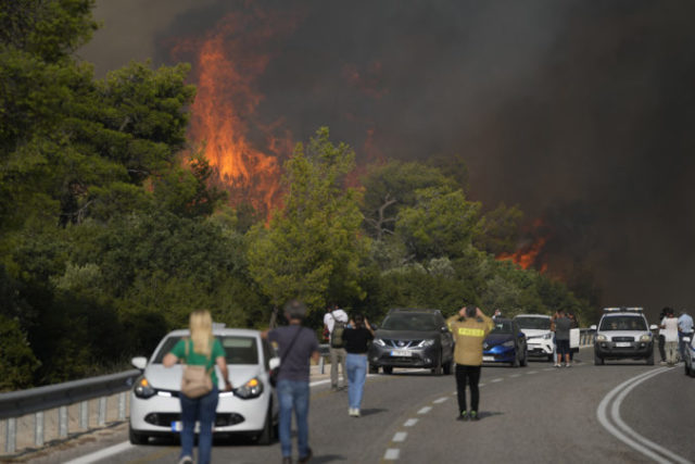 507355_greece_wildfires_11097 676x451.jpg