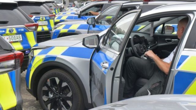 507564_policajne auta toyota 676x354.jpg