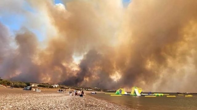 507590_greece_wildfires_29774 676x451.jpg