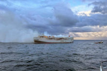 507776_netherlands_ship_fire_22632 676x450.jpg