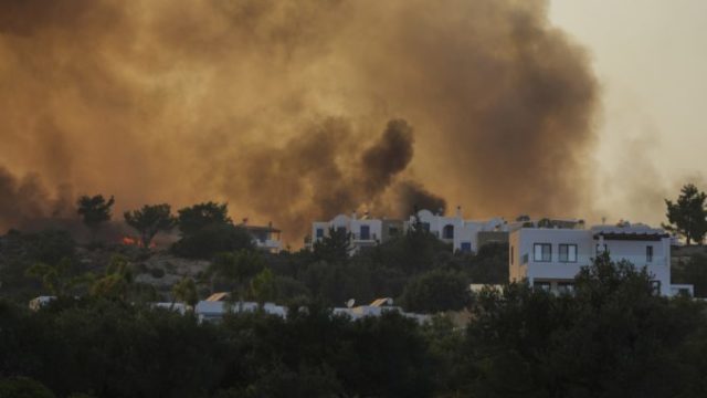 507798_greece_wildfires_20096 676x451.jpg