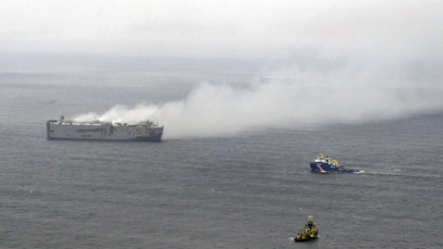 507944_netherlands_cargo_ship_fire_75548 676x451.jpg