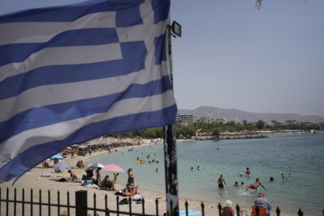 507947_greece_heat_wave_58443 676x451.jpg