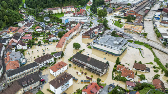 508233_slovenia_floods_32330 676x451.jpg