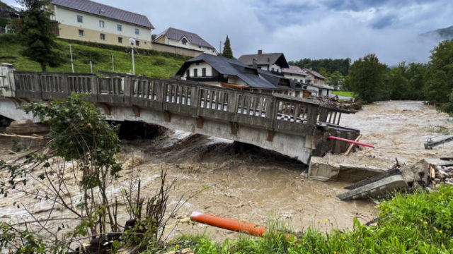 508257_slovenia_floods_60307 676x451.jpg