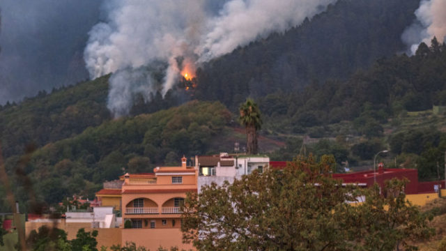 509036_spain_wildfire_tenerife_30488 676x451.jpg