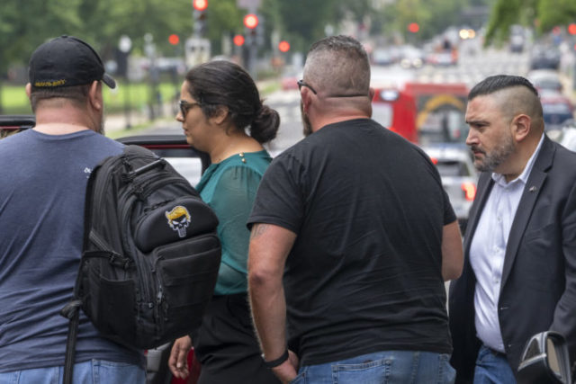 509662_capitol_riot_proud_boys_16283 676x451.jpg