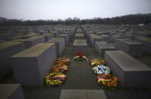 510133_germany_holocaust_remembrance_99102 22303f756e3a4eb998b34c0ca1f78a9f 676x447.jpg