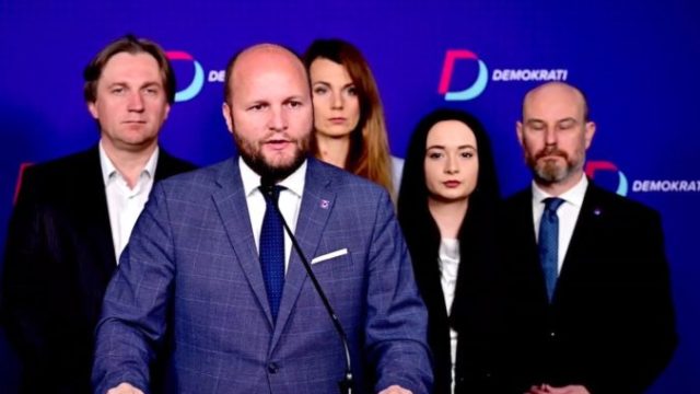 510564_demokrati 676x387.jpg