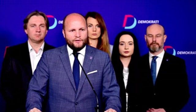 510564_demokrati 676x387.jpg