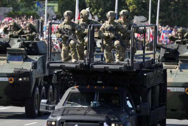 510927_poland_defense_parade_84945 676x451.jpg