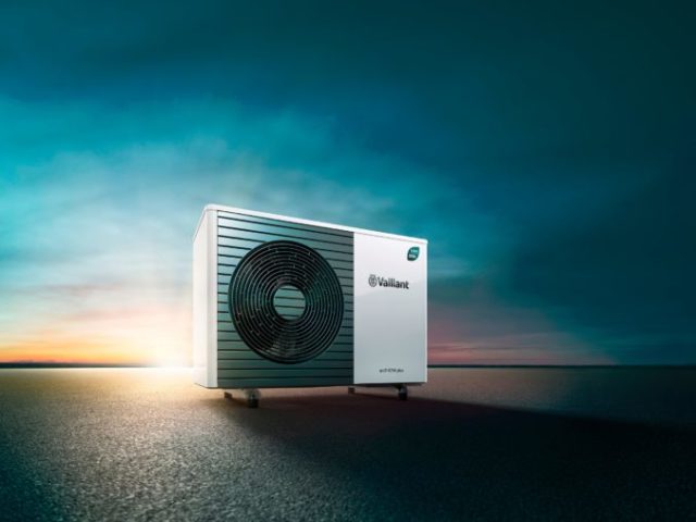 511023_1_the benchmark_vaillant_arotherm 676x507.jpg