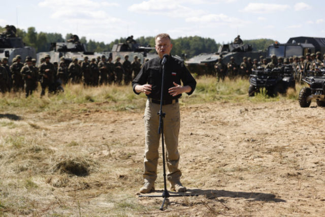 511027_poland_belarus_troops_25997 676x451.jpg