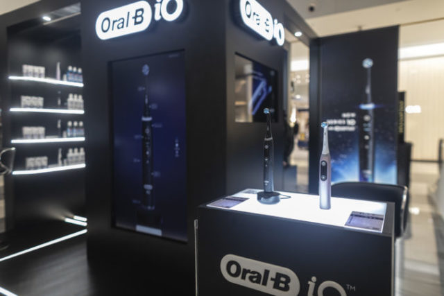 513699_oral b_pop up_web009 676x451.jpg