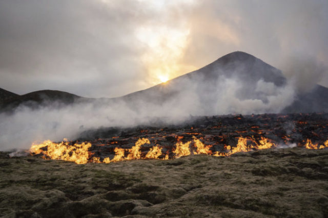 514002_iceland_volcano_80177 676x451.jpg