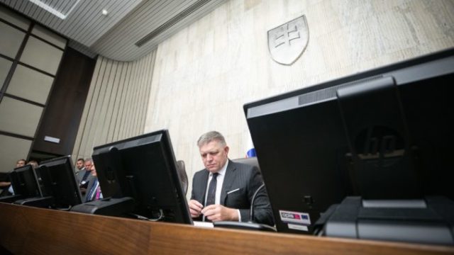 514072_premier robert fico 676x451.jpg