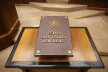 514190_ustava sr 676x451.jpg