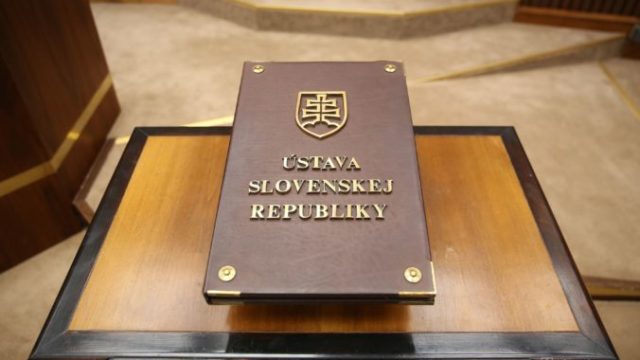 514190_ustava sr 676x451.jpg