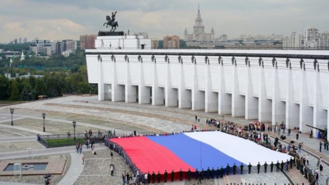 514389_russia_national_flag_day_18274 scaled 1 676x450.jpg