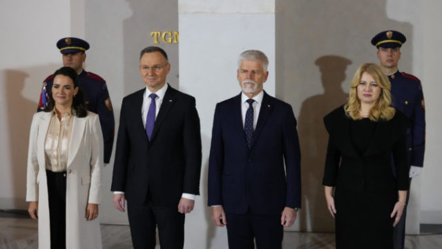 514725_czech_republic_v4_presidents_43858 676x451.jpg