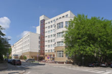 515063_budova zvonku 676x450.jpg