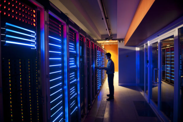 515183_schneider electric and compass datacenters 676x450.jpg
