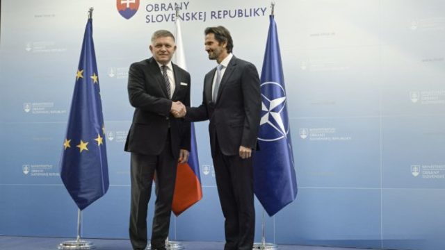515801_robert fico robert kalinak 676x451.jpg